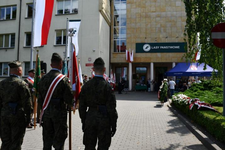 Uroczystości&#x20;upamiętniające&#x20;Radomski&#x20;Czerwiec&#x20;&#x27;76&#x20;przy&#x20;budynku&#x20;RDLP&#x20;w&#x20;Radomiu&#x2c;&#x20;fot&#x2e;&#x20;E&#x2e;&#x20;Nowicka